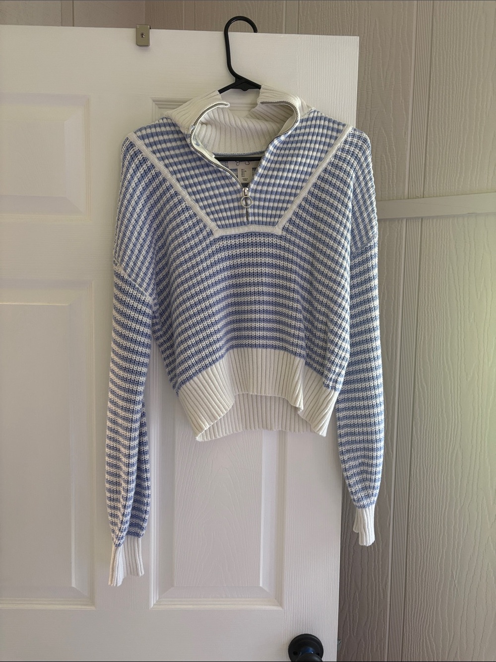 Jessica Simpson sweater